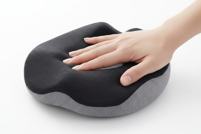 Gros plan main - mousse haute densité coussin U